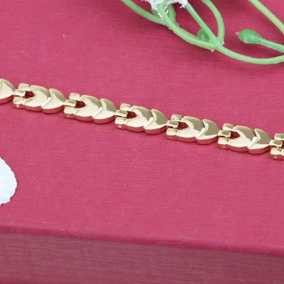 "Elegant Rose Gold Heart-Link Bracelet in Glossy Polished Finish, XPBL1091 - Picture 1 of 12